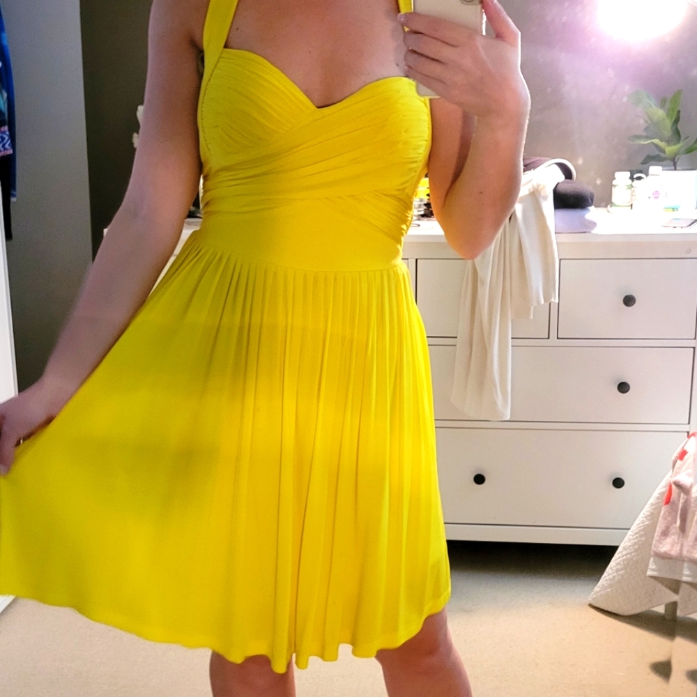 BEBE yellow dress Size Small